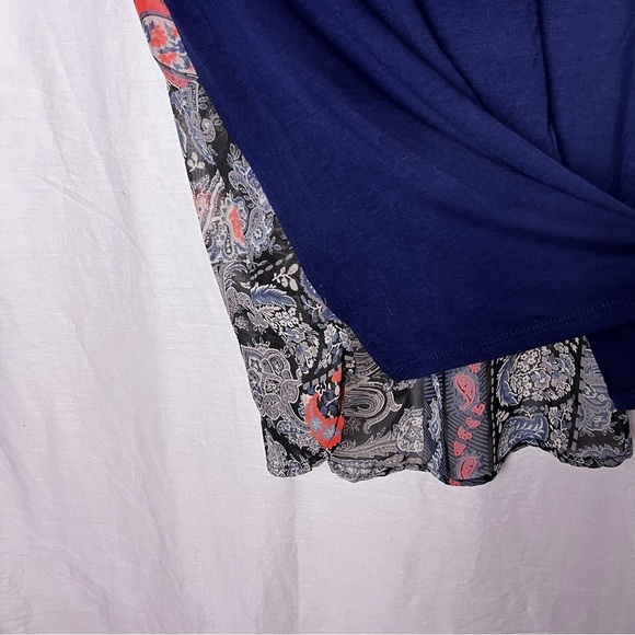 Honey Punch | Navy Blue Paisley Short Sleeve Pullover Blouse Top, Large - Picture 4 of 6